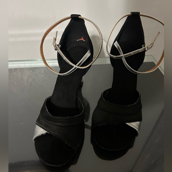 Elegant Black and Silver Heels - Picture 2 of 7